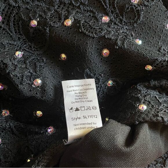 ✨ Lightweight Long sleeve crop top with lace and rhinestone details. Size Large - Picture 11 of 14